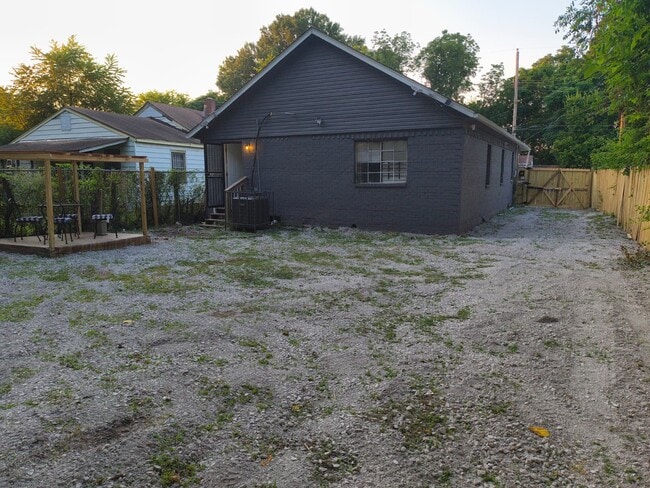 2483 Vandale Ave in Memphis, TN - Foto de edificio - Building Photo