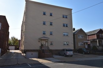 68-72 W 25th St in Bayonne, NJ - Building Photo - Building Photo