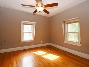 39 Henderson St in Arlington, MA - Building Photo - Building Photo