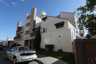 1900 E Beverly Way Apartments