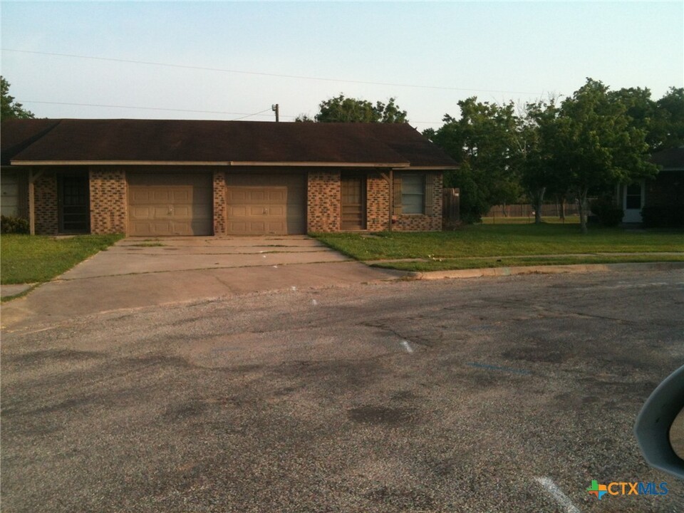 112 Tampico Ct in Victoria, TX - Building Photo