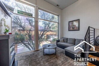 1002 W Lake St in Chicago, IL - Building Photo - Building Photo
