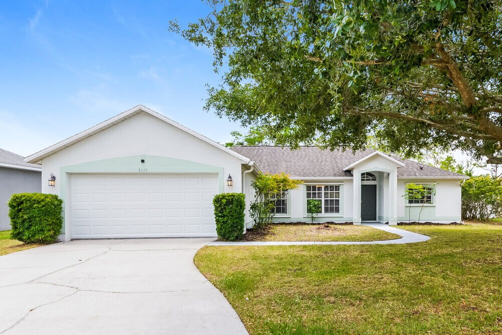 2607 Settlers Trail in St. Cloud, FL - Building Photo