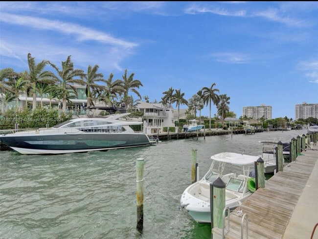 11930 N Bayshore Dr in North Miami, FL - Building Photo - Building Photo