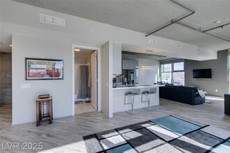 353 E Bonneville Ave in Las Vegas, NV - Foto de edificio - Building Photo
