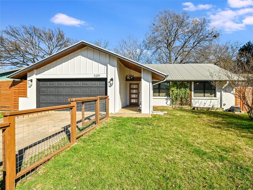 5209 Fort Mason Dr in Austin, TX - Building Photo