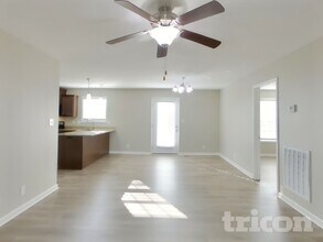 504 Aurelia Lynn Dr in Clarksville, TN - Building Photo - Building Photo