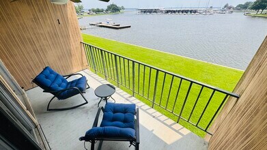 12600 Melville Dr, Unit 207 A in Montgomery, TX - Foto de edificio - Building Photo