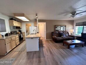 17031 E El Lago Blvd in Fountain Hills, AZ - Foto de edificio - Building Photo