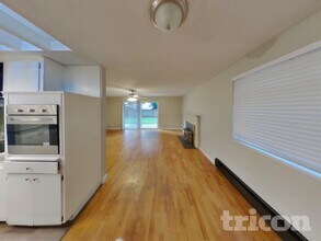 12306 86 Ave E in Puyallup, WA - Foto de edificio - Building Photo