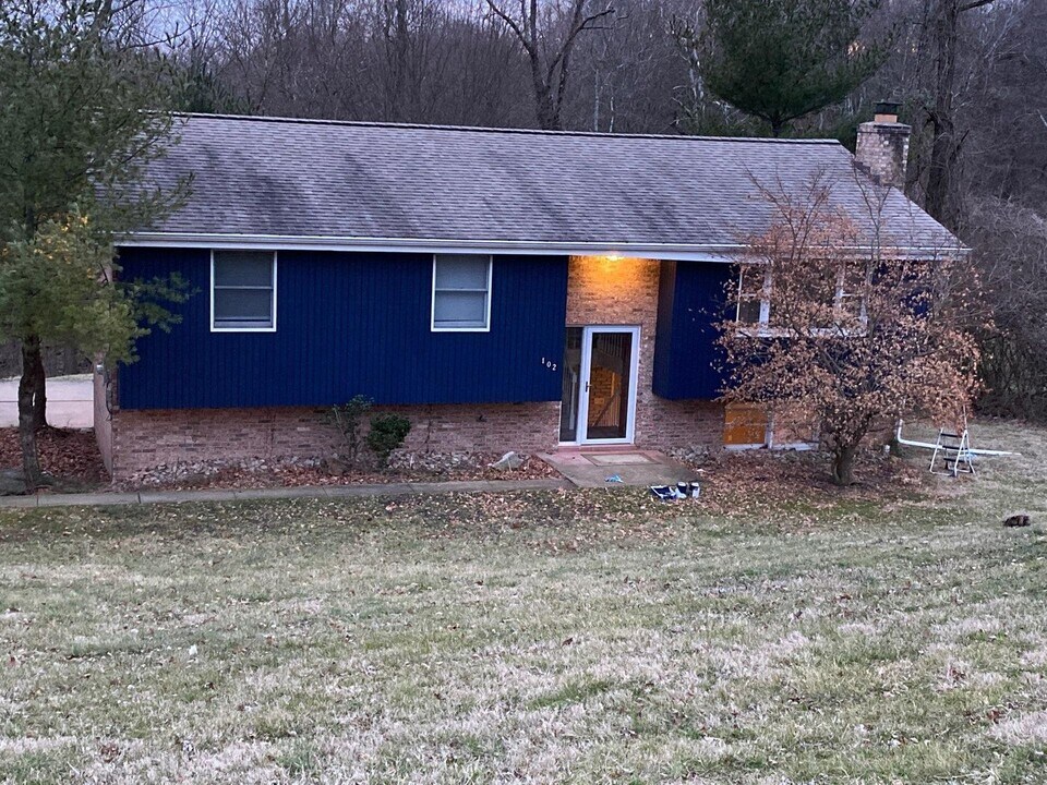 102 Fulton Rd in Canonsburg, PA - Building Photo