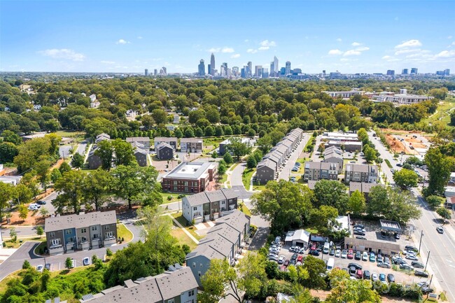 334 Simeon Dr in Charlotte, NC - Foto de edificio - Building Photo