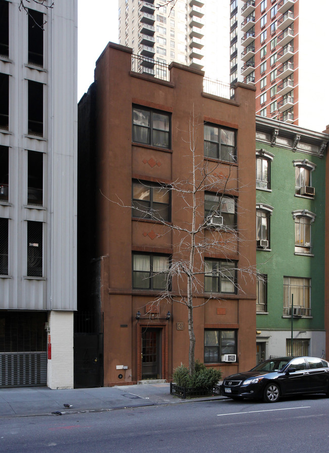 235 E 39th St in New York, NY - Building Photo - Building Photo