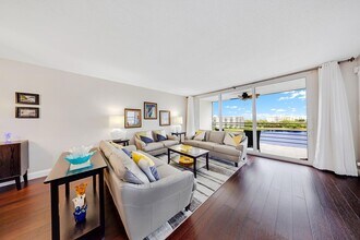 3051 N Course Dr in Pompano Beach, FL - Building Photo - Building Photo