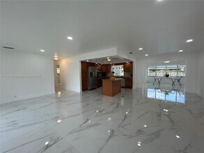 11751 SW 52nd Ct in Cooper City, FL - Foto de edificio - Building Photo