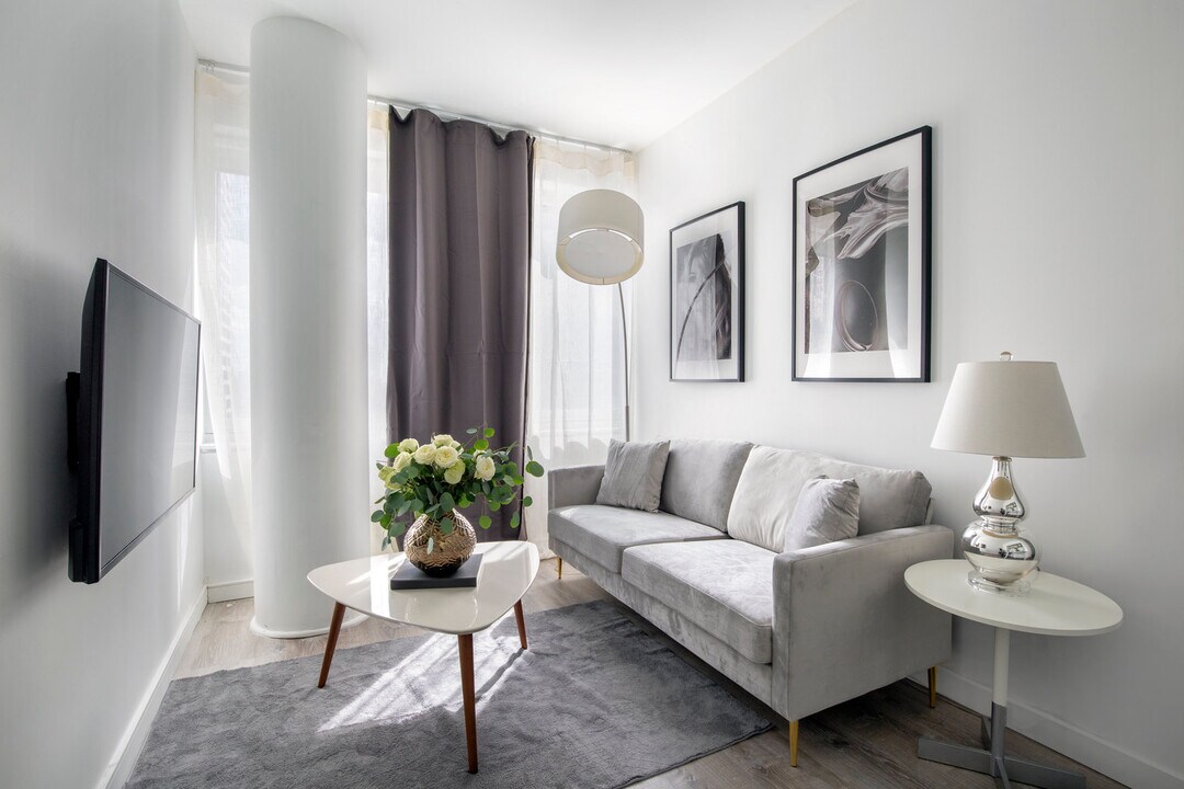 70 W 45th St in New York, NY - Building Photo