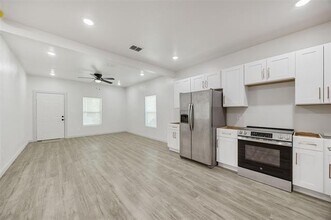 3018 Crossman Ave in Dallas, TX - Building Photo - Building Photo