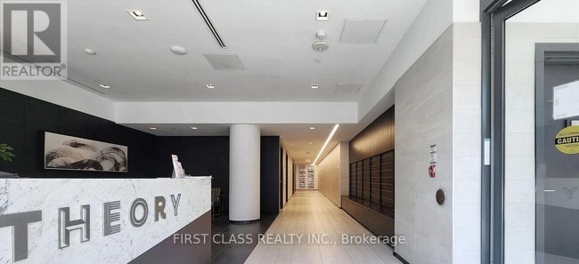 203 College St in Toronto, ON - Building Photo - Building Photo