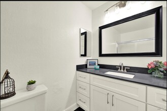 21100 Gary Dr in Hayward, CA - Building Photo - Building Photo