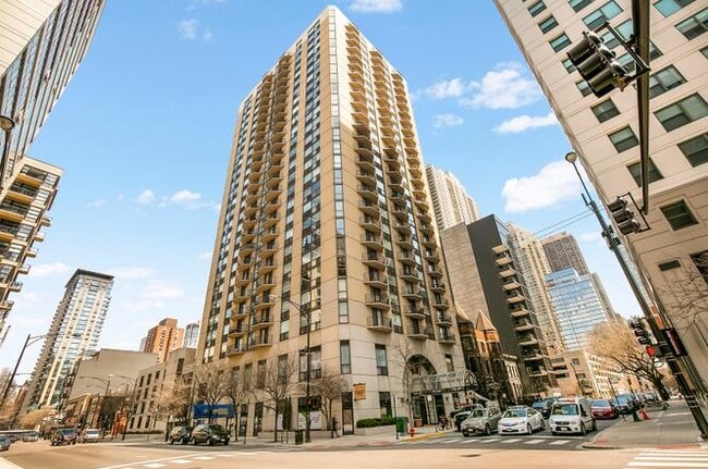 70 W Huron St, Unit 903 in Chicago, IL - Building Photo - Building Photo