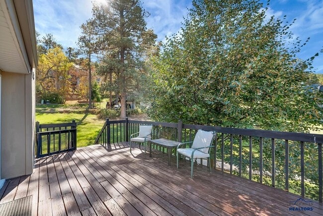 property at 1C Glendale Ln