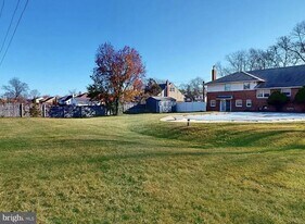 213 Wayne Dr in Cinnaminson, NJ - Building Photo