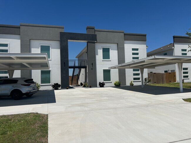 521 N Delaware St, Unit 2 in Alton, TX - Foto de edificio - Building Photo