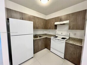440 E 27th St in Hialeah, FL - Building Photo - Building Photo