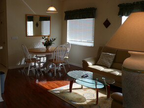 8330 Mulligan Cir-Unit -2121 in Port St. Lucie, FL - Foto de edificio - Building Photo