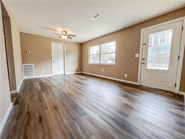 916 Crutcher St in Springdale, AR - Building Photo - Building Photo