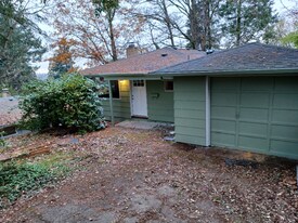 585 W 26th Ave in Eugene, OR - Building Photo