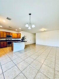 363 NE 194th Ln in Miami, FL - Foto de edificio - Building Photo