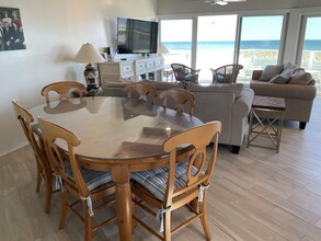 539 Dune Rd in Southampton, NY - Foto de edificio - Building Photo