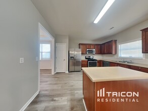 8953 Crestview Cir in Union City, GA - Building Photo - Building Photo