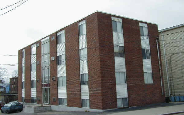 7 Tyler St in Everett, MA - Building Photo