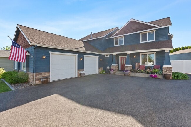 property at 2109 N Triumph Ct