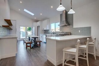 356 W 15th St in San Pedro, CA - Building Photo - Building Photo