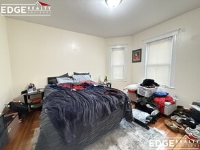 29 Belknap St, Unit 1 in Somerville, MA - Foto de edificio - Building Photo