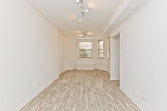 2724 W Logan Blvd in Chicago, IL - Building Photo - Building Photo