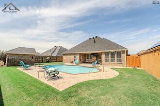 4937 Silver Crest Dr in Wichita Falls, TX - Building Photo - Building Photo