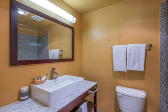 University Village in Albuquerque, NM - Foto de edificio - Interior Photo