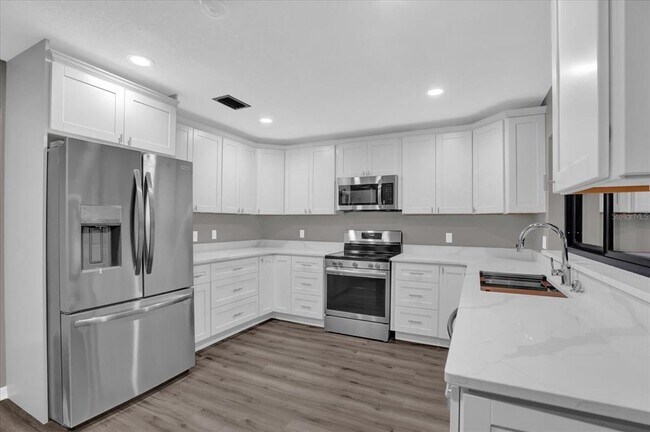 3966 Lake Mira Dr in Orlando, FL - Building Photo - Building Photo