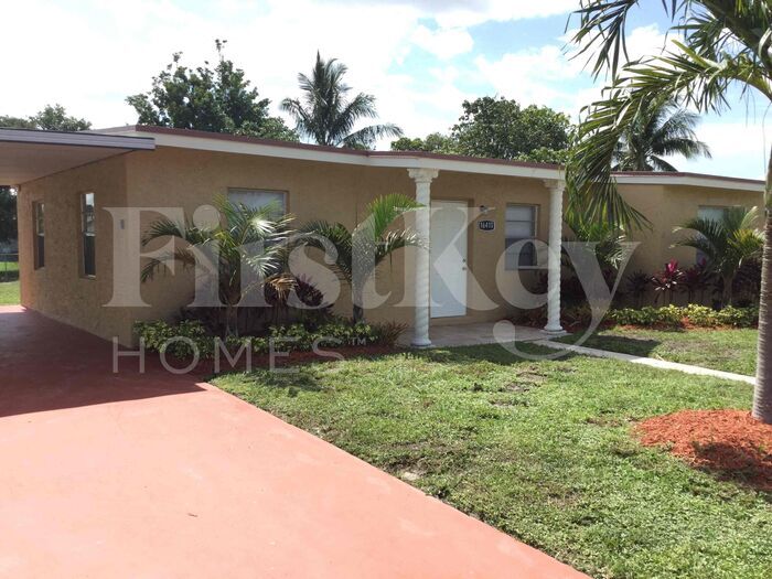 16410 NW 20th Ave in Opa Locka, FL - Building Photo