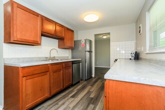 1018 Ledro St in Cincinnati, OH - Building Photo - Building Photo