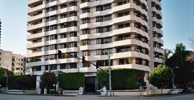 The Wilshire House in Los Angeles, CA - Building Photo - Building Photo