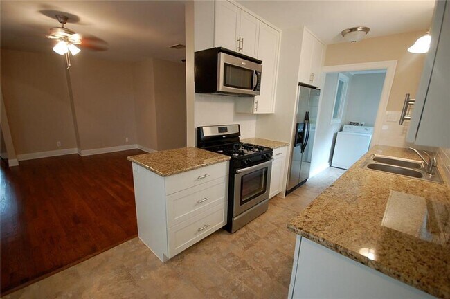 907 E 38th St in Austin, TX - Building Photo - Building Photo