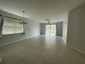 9558 SW Flowermound Cir in Port St. Lucie, FL - Building Photo - Building Photo