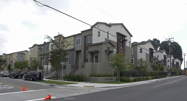 Giant Road Apartments in San Pablo, CA - Foto de edificio - Building Photo