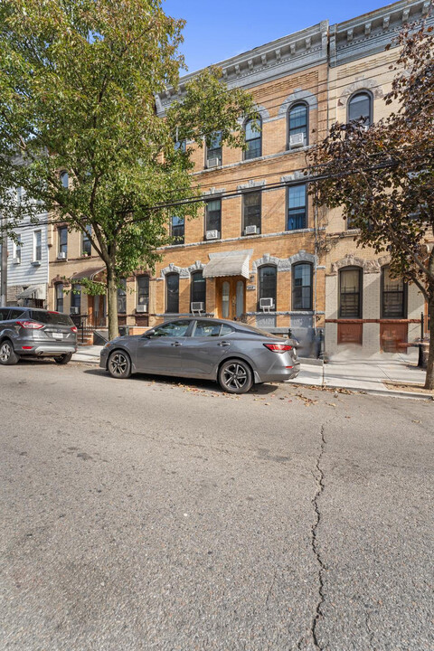 1820 Greene Ave in Ridgewood, NY - Building Photo