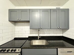 1360 W Touhy Ave in Chicago, IL - Foto de edificio - Building Photo